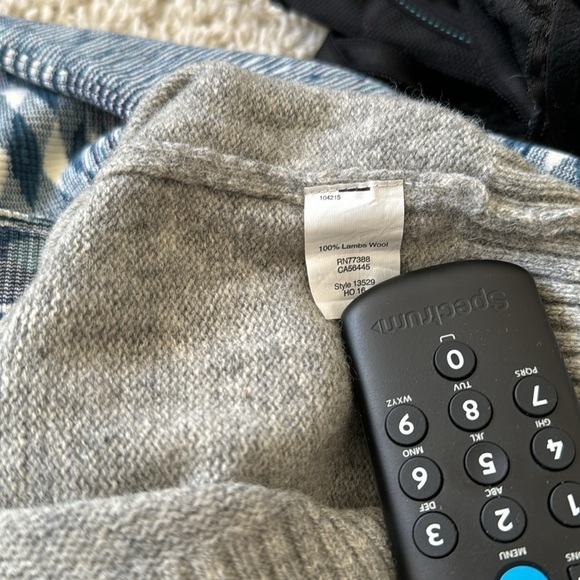 J. Crew 100% Lambs Wool Gray Sweater Size S - Picture 11 of 12